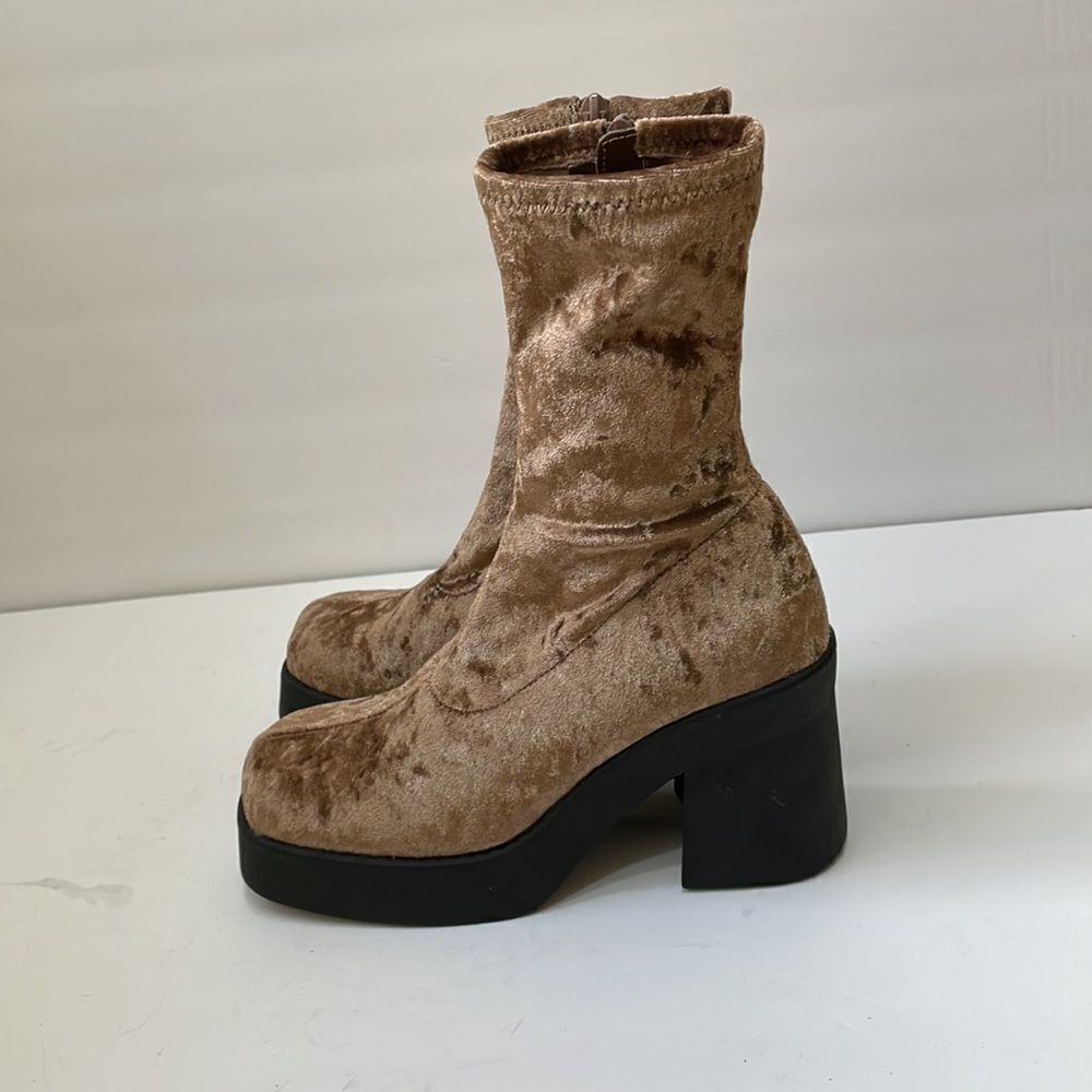 NEW WITHOUT TAGS STEVE MADDEN KLAYTON PLATFORM BOOTIES IN BROWN CRUSHED VELVET - Picture 6 of 11